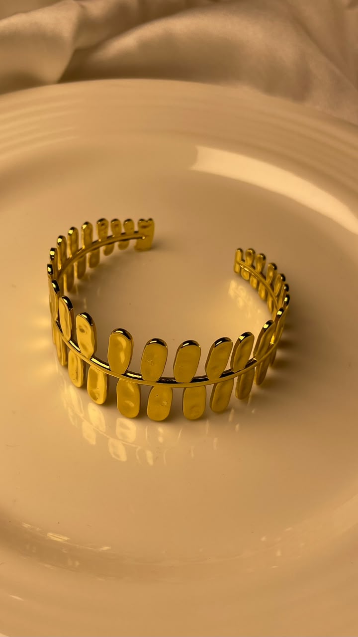 Petals cuff Bracelet